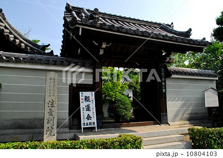 京都法金剛院の総門風景 10804103