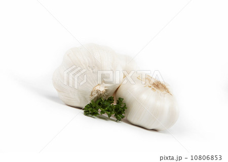 garlic bulb isolated on white. garlic bulb isolated on white. 10806853