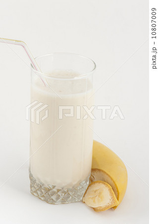 Banana juice with bananas 10807009