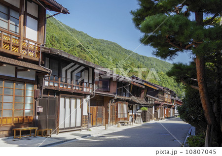 中山道、奈良井宿の風景 10807045