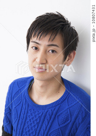 若い男性 若い男性 10807431