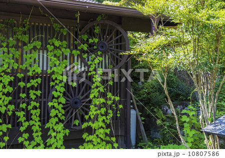 長野県、中山道妻籠宿の風景 10807586