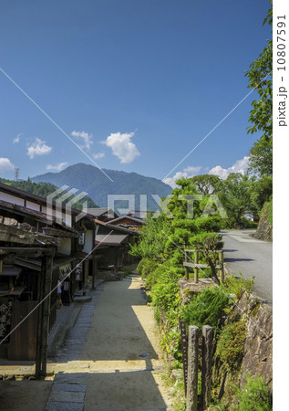 長野県、中山道妻籠宿の風景 長野県、中山道妻籠宿の風景 10807591