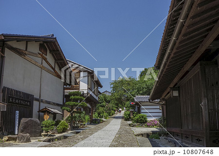 中山道の宿場町馬籠宿の風景 中山道の宿場町馬籠宿の風景 10807648