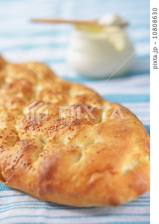 Pide bread 10808630