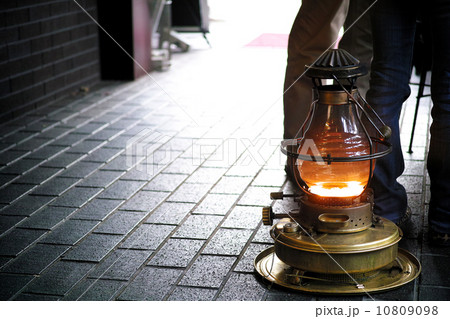 レトロな石油ストーブ 10809098