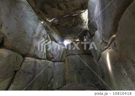 石舞台古墳の内部 10810418