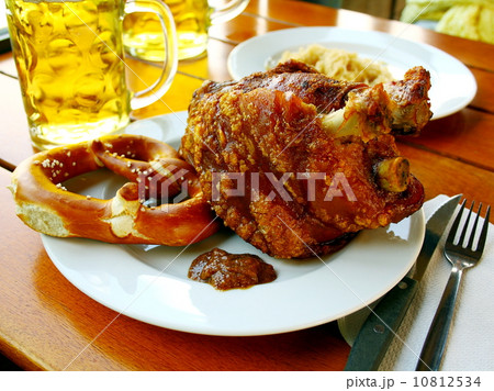 Grilled pork with sweet mustard, pretzels and beer Grilled pork with sweet mustard, pretzels and beer 10812534