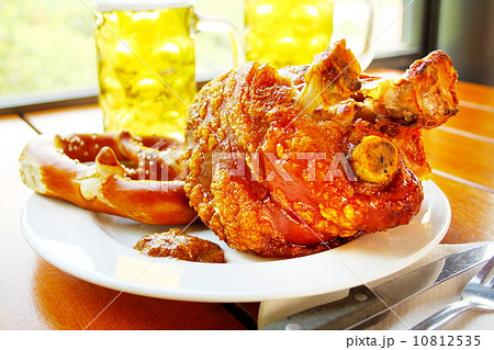 Grilled pork with sweet mustard, pretzels and beer Grilled pork with sweet mustard, pretzels and beer 10812535
