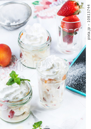 Dessert with merengue and berries 10813744