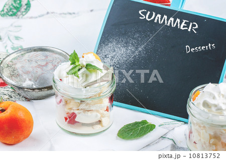 Dessert with merengue and berries 10813752