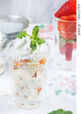 Dessert with merengue and berries 10813764