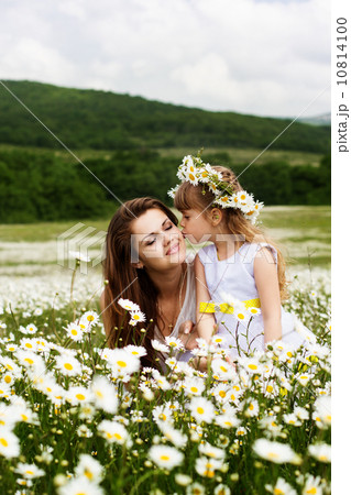 Mother with her child playing in camomile field Mother with her child playing in camomile field 10814100