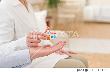 家を渡す 10816182