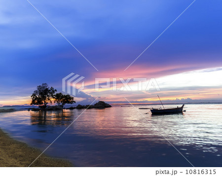 Wong Amat Sundown. 10816315