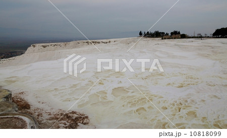 トルコ世界遺産　パムッカレの石灰棚 10818099