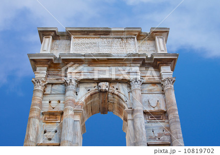 Ancient historic arch of the Roman era , Italy Ancient historic arch of the Roman era , Italy 10819702