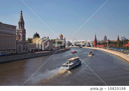 Moscow-river in the center of Moscow, Russia. Moscow-river in the center of Moscow, Russia. 10820198