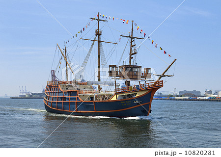 スワロフスキー 置き物　船 『サンタマリア号』 台座付き スワロフスキー 置き物船 『サンタマリア号』 台座付き