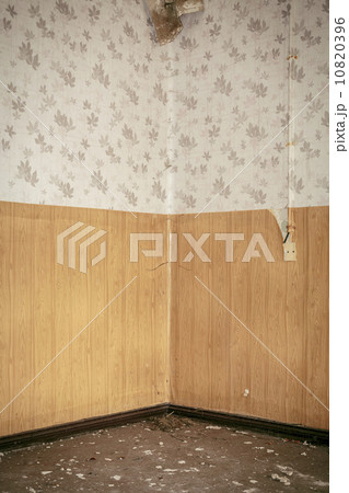 empty dirty grunge interior with vintage color filter 10820396