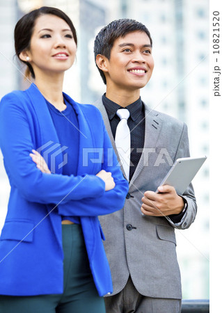 Female and male business executives looking ahead smiling 10821520