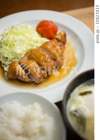 鶏の照り焼き 10823815