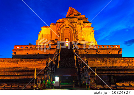 chedi luang temple in chiang mai,thailand 10824327