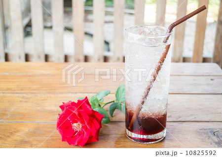 Iced pomegranate drink on wood table Iced pomegranate drink on wood table 10825592