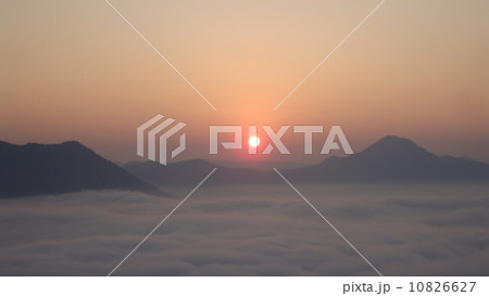 Sun rise at Phu Thok 10826627