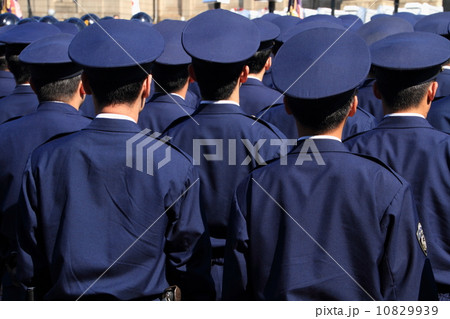 整列する警察官 整列する警察官 10829939