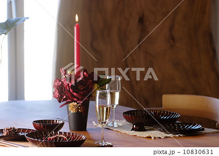 ろうそくと窓辺 10830631
