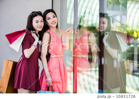 Young asian female shoppers Young asian female shoppers 10831726
