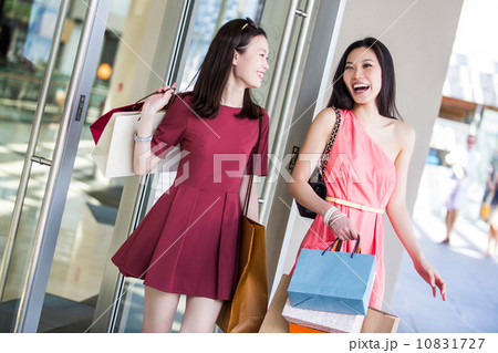 Young asian female shoppers Young asian female shoppers 10831727
