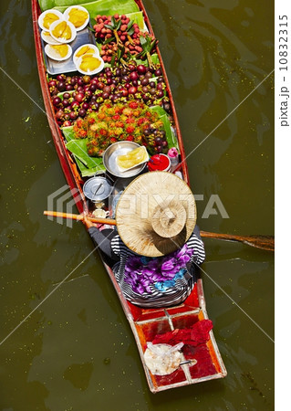 Floating market Floating market 10832315