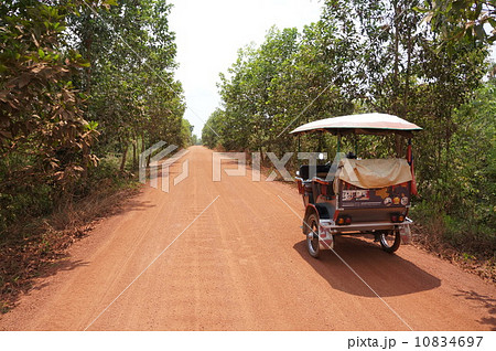 古道とトゥクトゥク 古道とトゥクトゥク 10834697