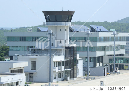 能登空港の管制塔とターミナルビル 能登空港の管制塔とターミナルビル 10834905