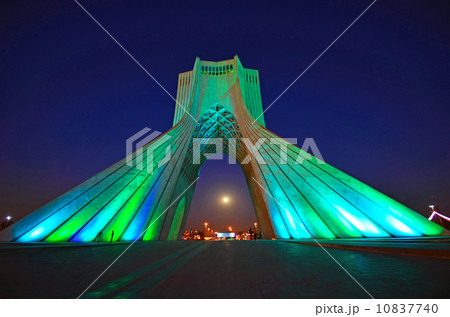 テヘランのアザーディータワー 10837740