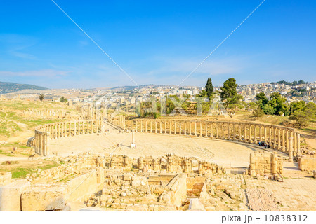 Scenic view of Ruins Gerasa and modern Jerash city in Jordan  10838312