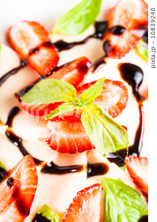 Strawberry salad 10839240