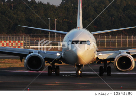 B737-800　正面 10843290