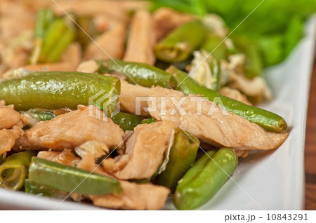 Green beans with chicken 10843291