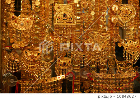 Gold jewelry for sale in the market, Deira, Dubai 10843627