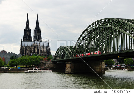 ケルン大聖堂とホーエンツォレルン橋 ケルン大聖堂とホーエンツォレルン橋 10845453