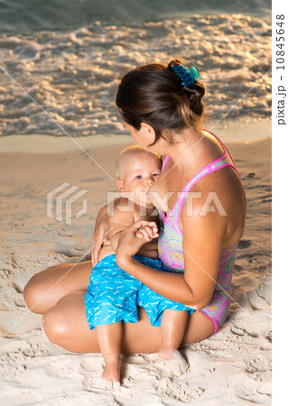 Breastfeeding 10845648