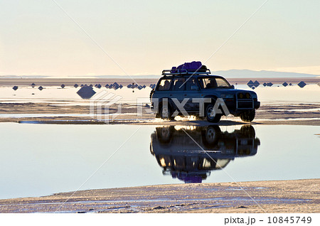 SALAR DE UYUNI, BOLIVIA - JULY 24 10845749