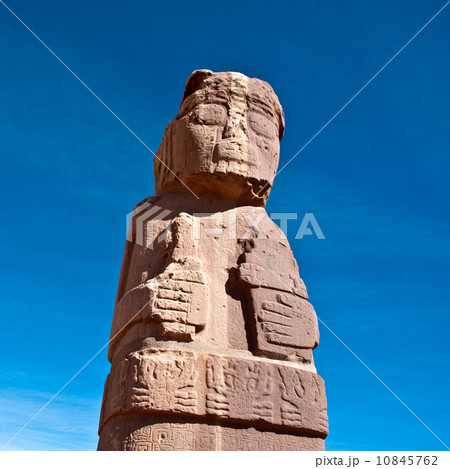 Monolith at Tiwanaku, Altiplano, Titicaca region, Bolivia 10845762