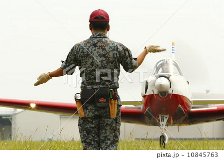 航空自衛官とＴ－７ 10845763