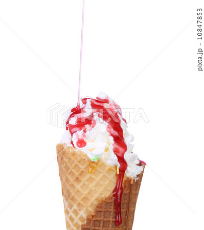 Soft serve ice cream. Topping raspberry. 10847853
