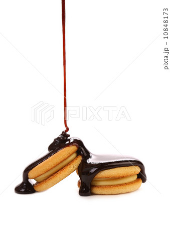 Stream chocolate and biscuit sandwich. Stream chocolate and biscuit sandwich. 10848173