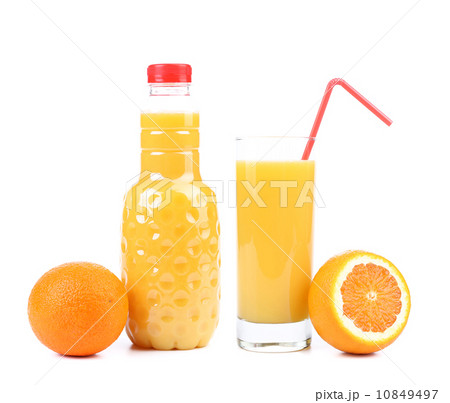 Orange juice and slices. 10849497